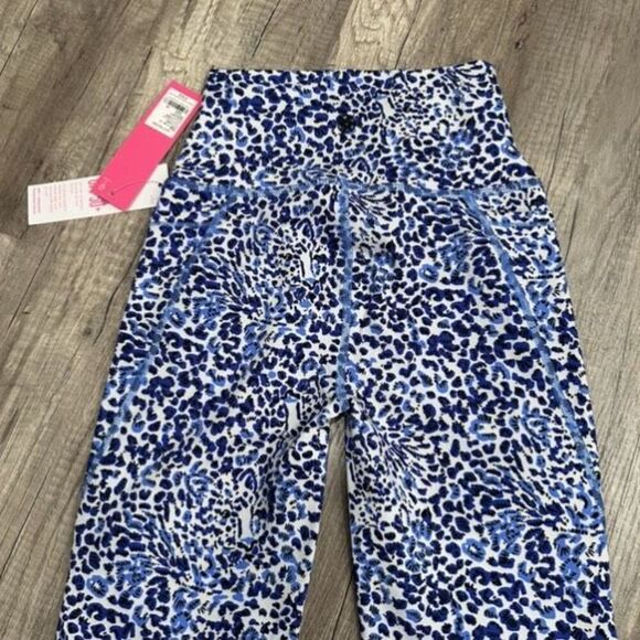 NWT Lilly Pulitzer UPF 50+ Luxletic Carpe Vita Flare Legging Blue Twisted Up XS - Picture 7 of 7